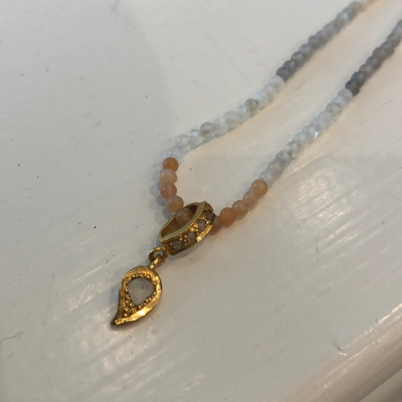Moonstone necklace with 18k gold and diamond slice pendant - Picture 5 of 7